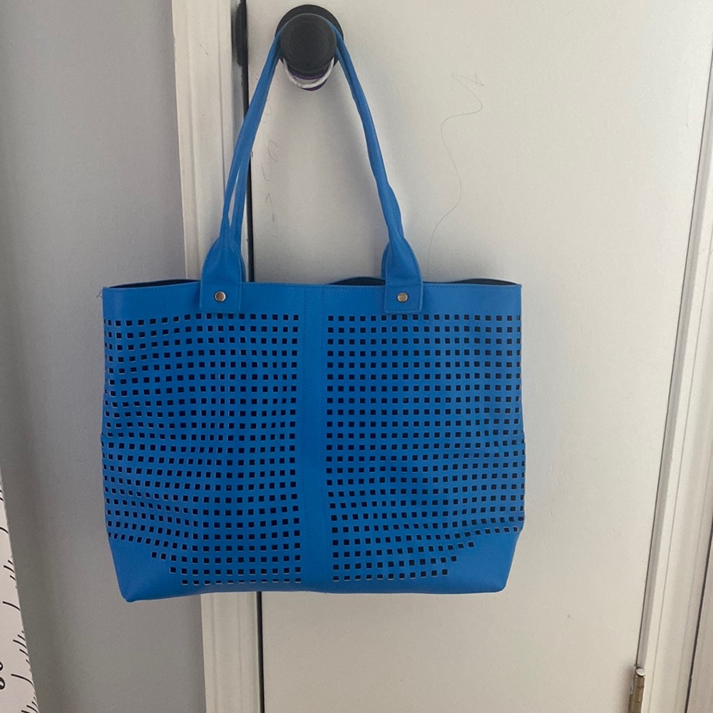Cute blue tote.